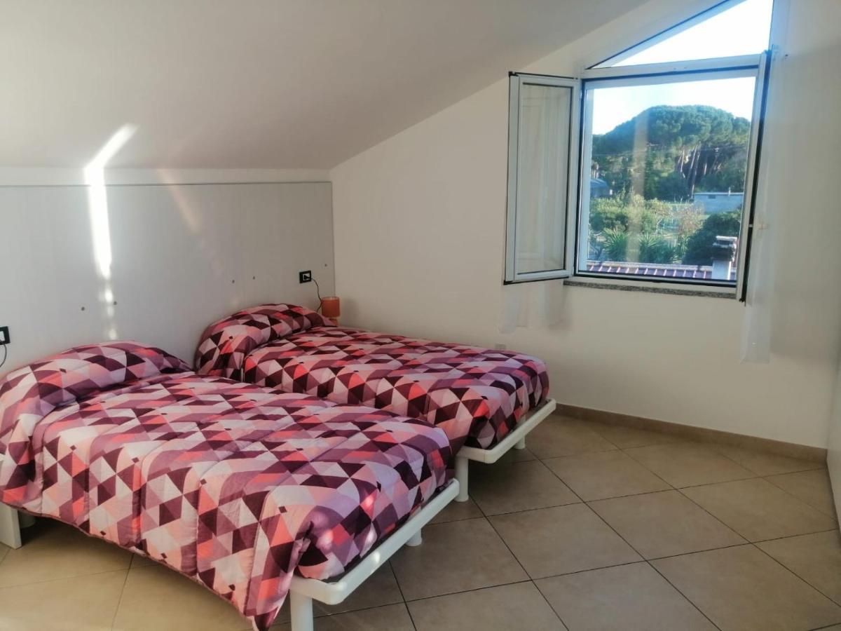 Soleluna Albenga Bagian luar foto